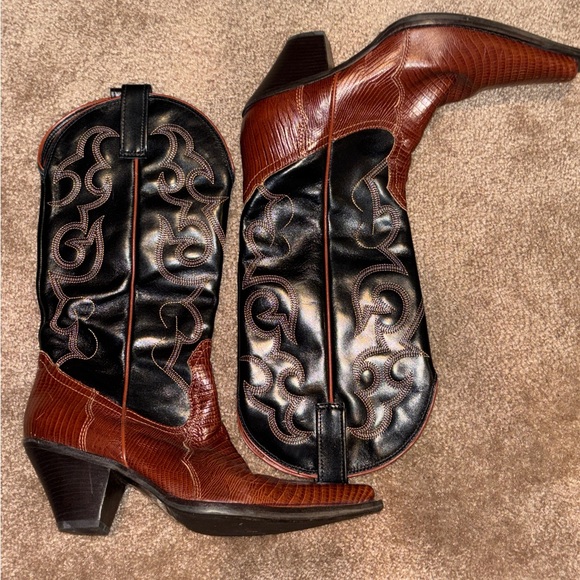Shoes - ⭐️Leather Cowboy Boots SZ 7⭐️